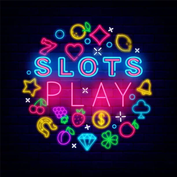 গাঢ় পটভূমিতে নীয়ন আলোয় ‘SLOTS PLAY’ লেখা এবং তাস, ঘণ্টা, ফল ও অন্যান্য ক্যাসিনো প্রতীক দেখা যাচ্ছে।